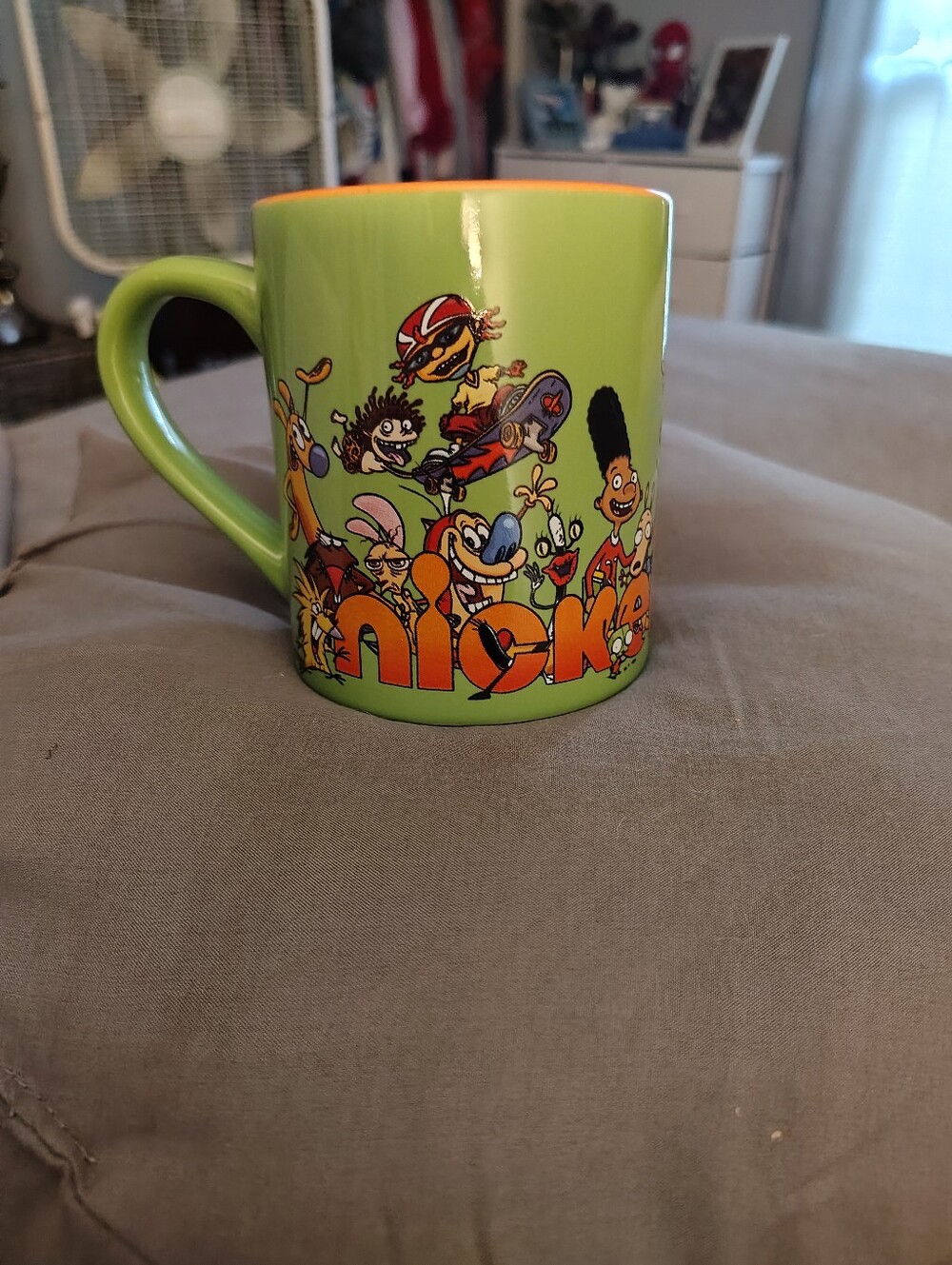1990 Nickelodeon mug with cartoon characters
